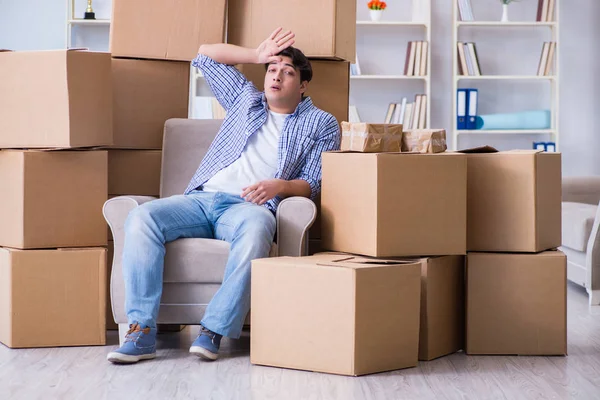 Young man moving in to new house with boxes — Stock Photo, Image