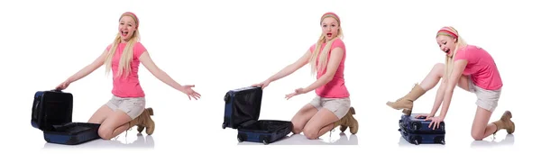 Jeune femme avec valise prête pour les vacances à la plage — Photo