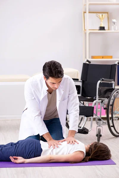 Patient erholt sich nach Verletzungstrauma im Krankenhaus — Stockfoto