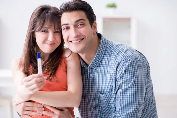 Wife and husband looking at pregnancy test — Stock Photo, Image