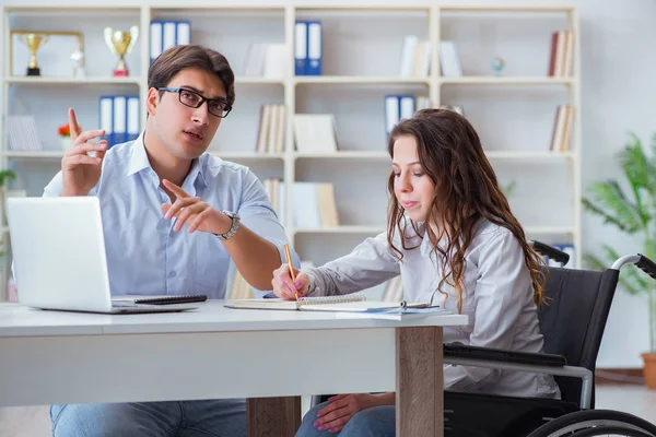 Disabled student studying and preparing for college exams — Stock Photo, Image