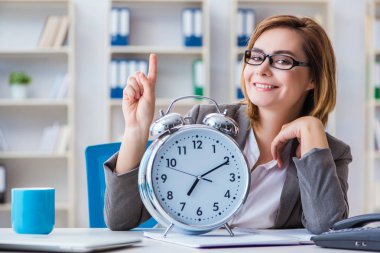 Ofiste çalışan iş kadını.