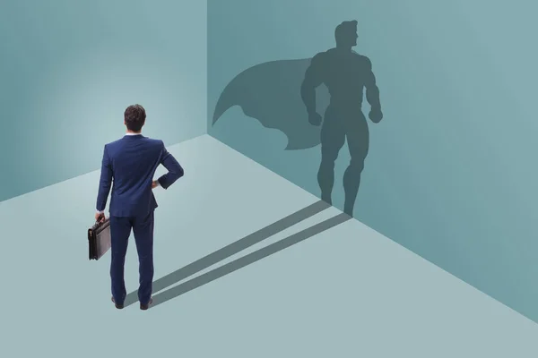 Бізнесмен з прагненням стати супергероєм — стокове фото