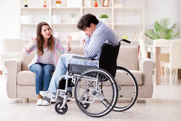 Wanhopige gehandicapte in een rolstoel — Stockfoto