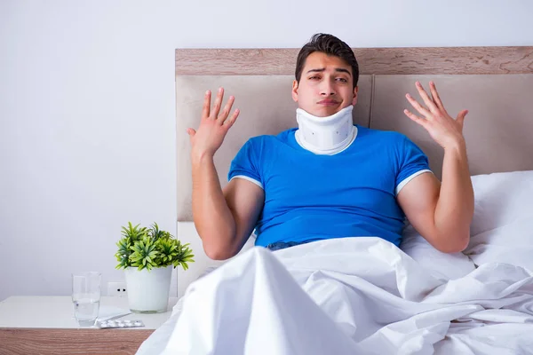 veb-kamera-v-posteli-ochkariki-foto-porno