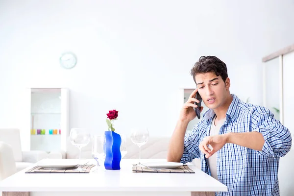 Man alone preparing for romantic date with his sweetheart — Stock Photo, Image
