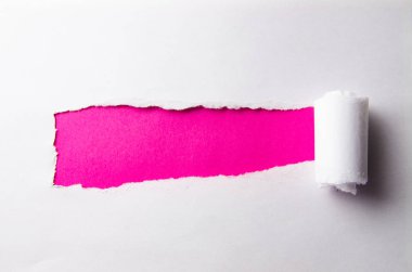 Mesajınız için boş alanı olan yırtık kağıt