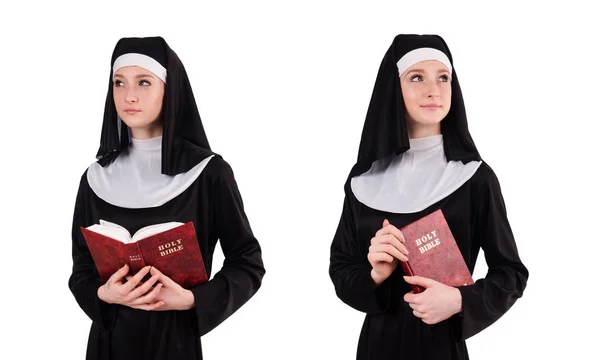 Joven monja con Biblia aislada en blanco — Foto de Stock