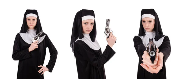 Nonne avec pistolet isolé sur blanc — Photo