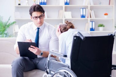 Hastanın psikoterapiste gidip sonuçlarıyla ilgilenmesi.