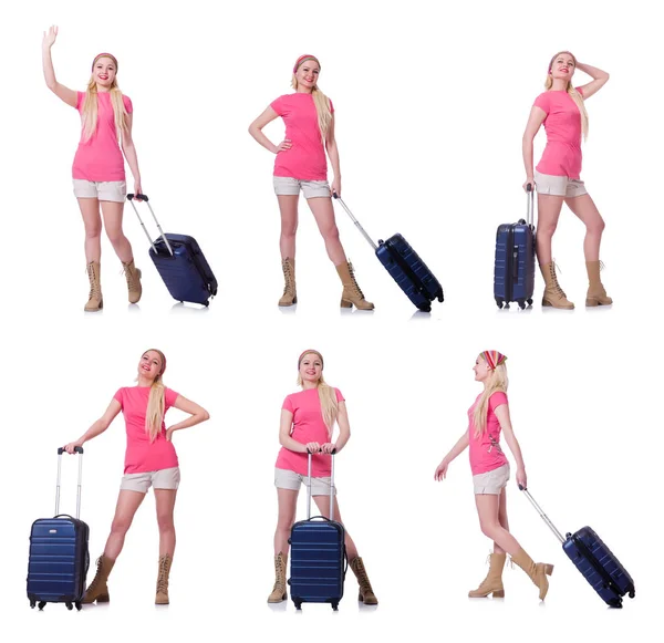 Mladá žena s kufrem připraven pro dovolenou na pláži — Stock fotografie