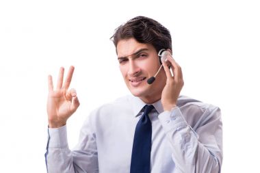 Kulaklıklı adam beyaz arkaplanda izole edilmiş.