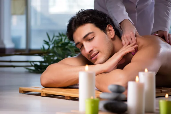 Young handsome man during spa procedure — Stock Photo, Image