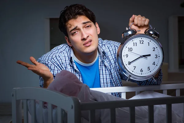 Young father dad sleeping while looking after newborn baby — Stock Photo, Image