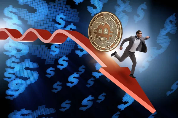 Bitcoin persiguiendo a hombre de negocios en criptomoneda caída de precios —  Fotos de Stock