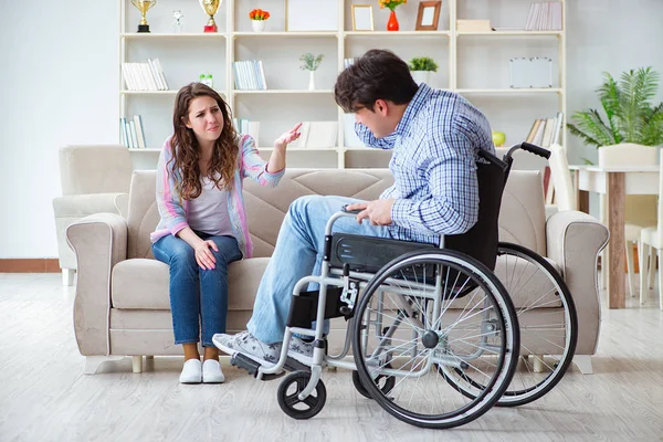 Wanhopige gehandicapte in een rolstoel — Stockfoto