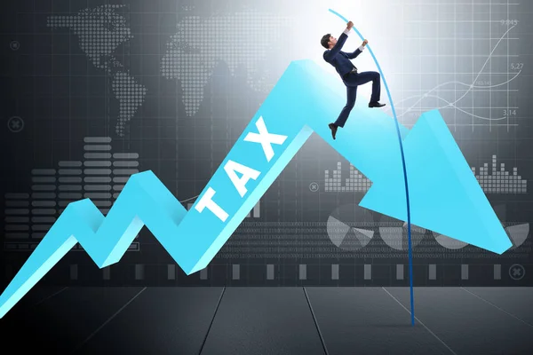 Az adókikerülés koncepciójában az üzletember átugrik az adóra — Stock Fotó