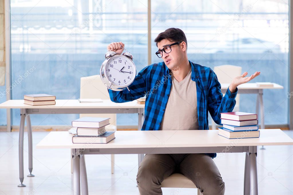 Student running out of time to prepare for exam in college