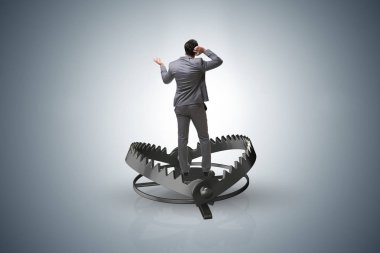 Fare kapanına yakalanan adam risk ticareti konseptine yakalandı 