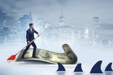 Ticari mali konseptte dolar teknesinde kürek çeken bir işadamı