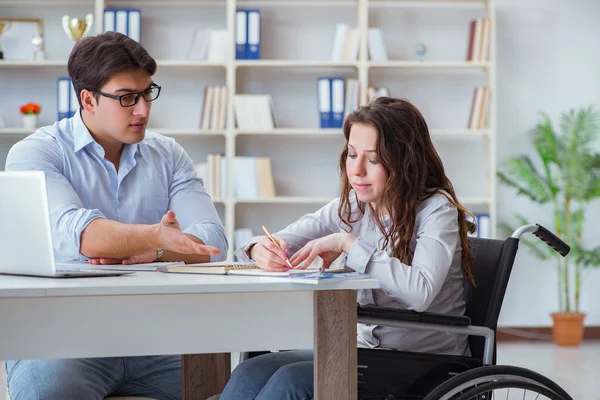 Disabled student studying and preparing for college exams — Stock Photo, Image