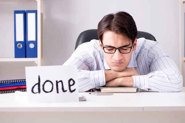 Businessman failing to deliver his to-do list — Stock Photo, Image