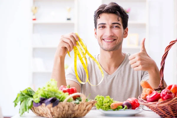 Joven en concepto de alimentación saludable y dieta —  Fotos de Stock