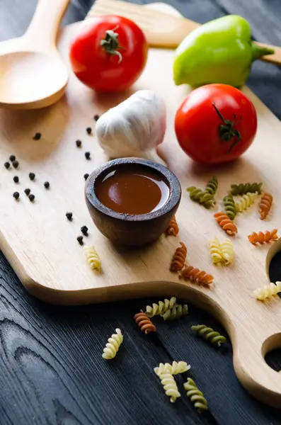 Ingredienser redo för italiensk pastasås — Stockfoto