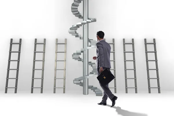 Merdivenler ve merdivenlerle kariyer ilerlemesi kavramı — Stok fotoğraf