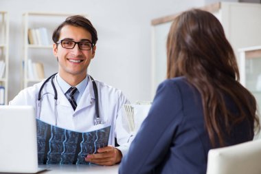 Rüşvet teklif edilen yolsuzluk konsepti doktoru.