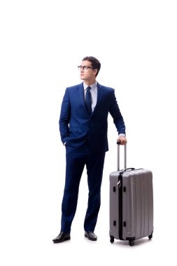 Beyaz arka planda bavulu olan genç bir işadamı.