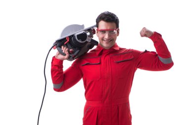 Ahşap işçiliği kavramında dairesel testereli erkek marangoz izole edilmiş.