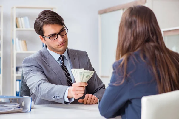 Businessmanbeing offered bribe for breaking law — Stock Photo, Image