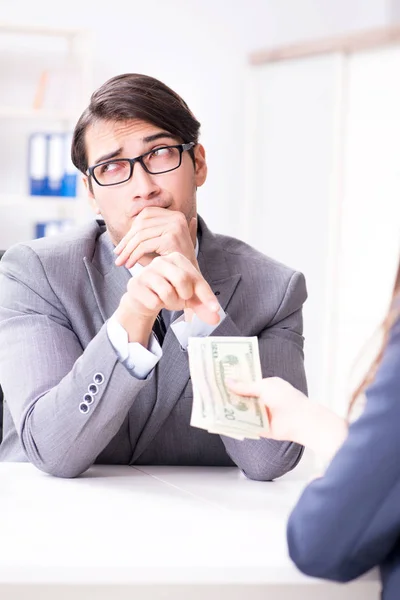 Businessmanbeing offered bribe for breaking law — Stock Photo, Image
