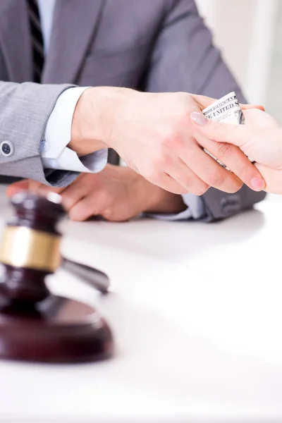 Anwalt erhält Bestechungsgeld für seine Dienste — Stockfoto