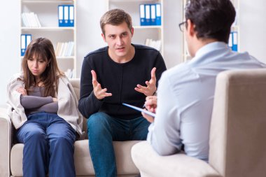 Aile sorunları için aile terapisti