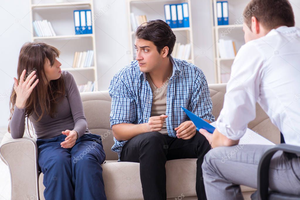 Family visiting psychologist for family problem