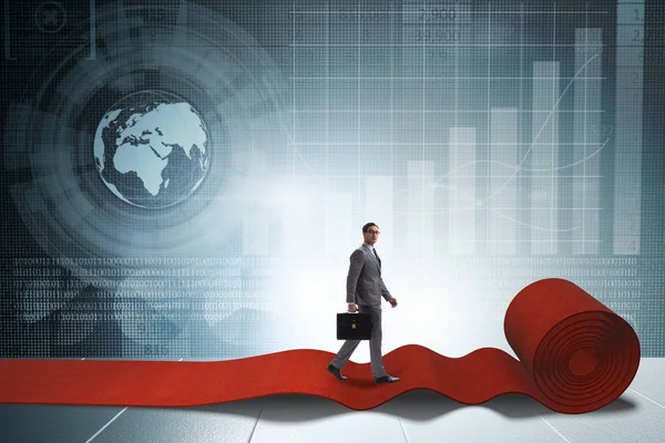 Empresario en la alfombra roja en concepto de éxito — Foto de Stock