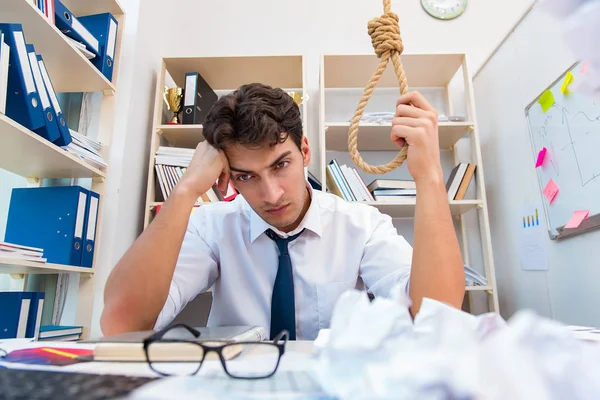 Drukke gefrustreerde zakenman boos in het kantoor — Stockfoto