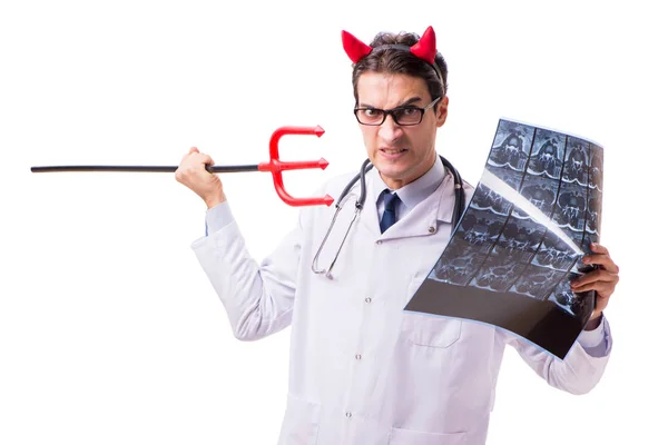 Diable médecin dans drôle de concept médical isolé sur fond blanc — Photo