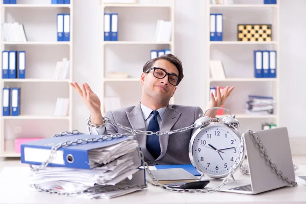 Busy employee chained to his office desk — Stock Photo, Image