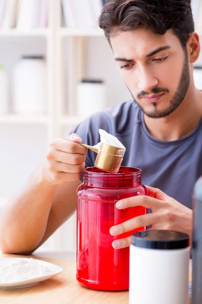 Dégustation de nouveaux suppléments protéiques pour de meilleurs muscles — Photo