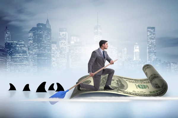 Бізнесмен веслує на доларній човні в бізнес-фінансовій концепції — стокове фото