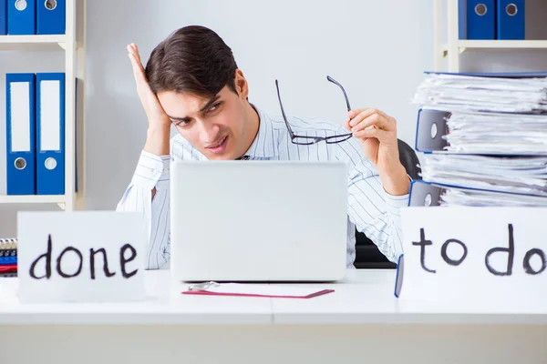 Zakenman niet aan zijn to-do lijst te leveren — Stockfoto