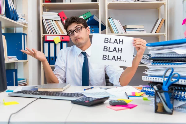 Elfoglalt, frusztrált üzletember dühös az irodában. — Stock Fotó