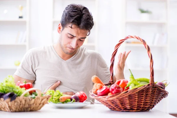 健康的な食事と食事の概念で若い男 — ストック写真