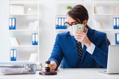 Avukat rüşvet olarak para alıyor