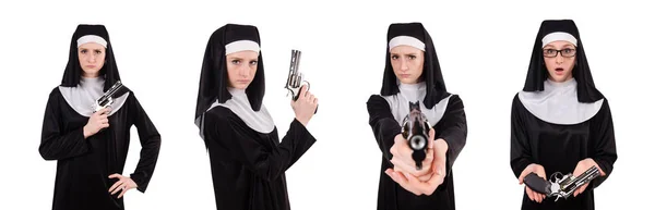 Nun med pistol isolerad på vitt — Stockfoto