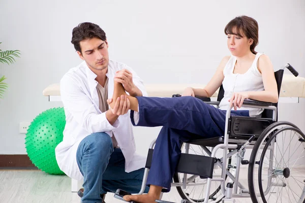 Patient recovering in hospital after injury trauma — Stock Photo, Image