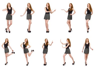 Beyaz izole gri elbiseli kızıl saçlı kız